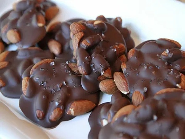 خرما شکلاتی بافق طعم عالی و طبیعی